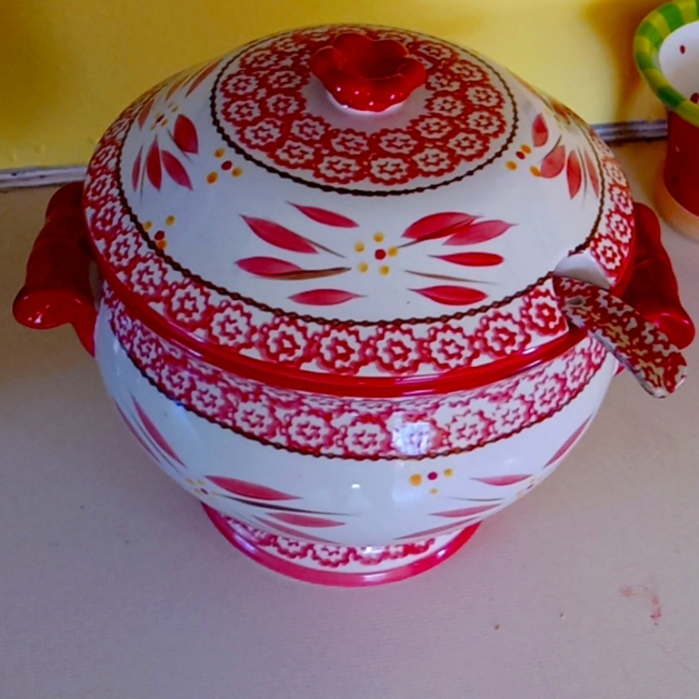 Temptations cookware gravy/soup serving dish. Vintage